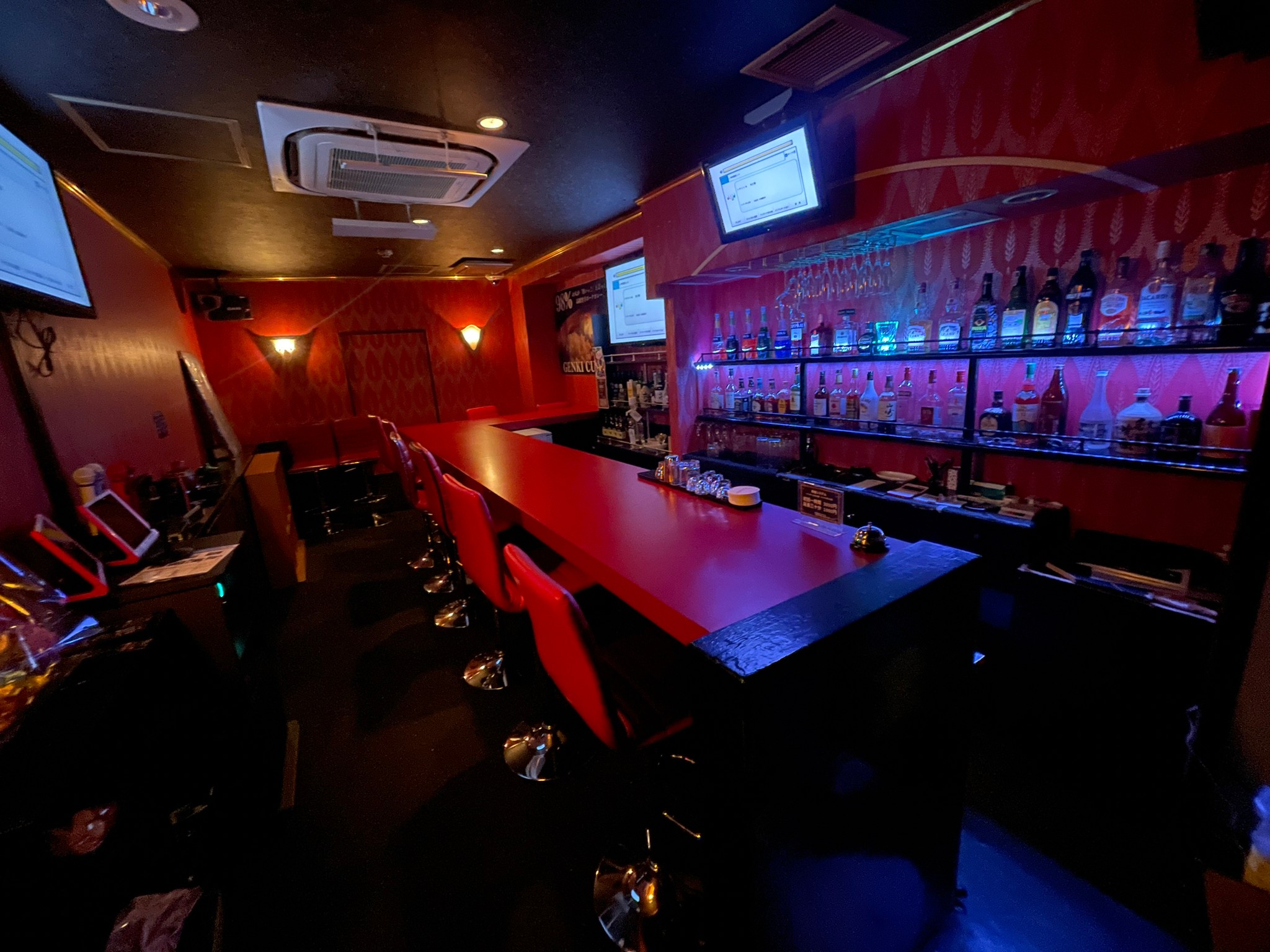 Bar Gemini 店内